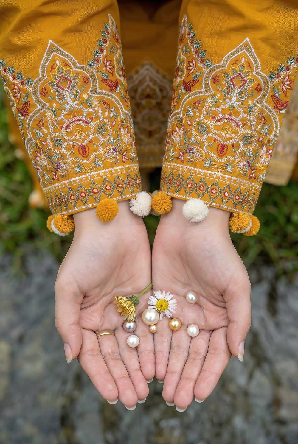 ZR-2624 | MUSTARD Zahra Rubab
