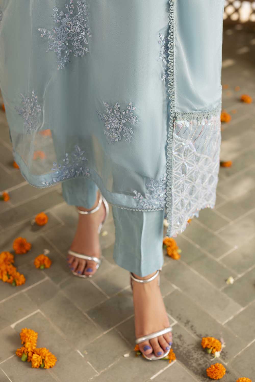 ZR-2544 | SNOW MOUNTAIN Zahra Rubab