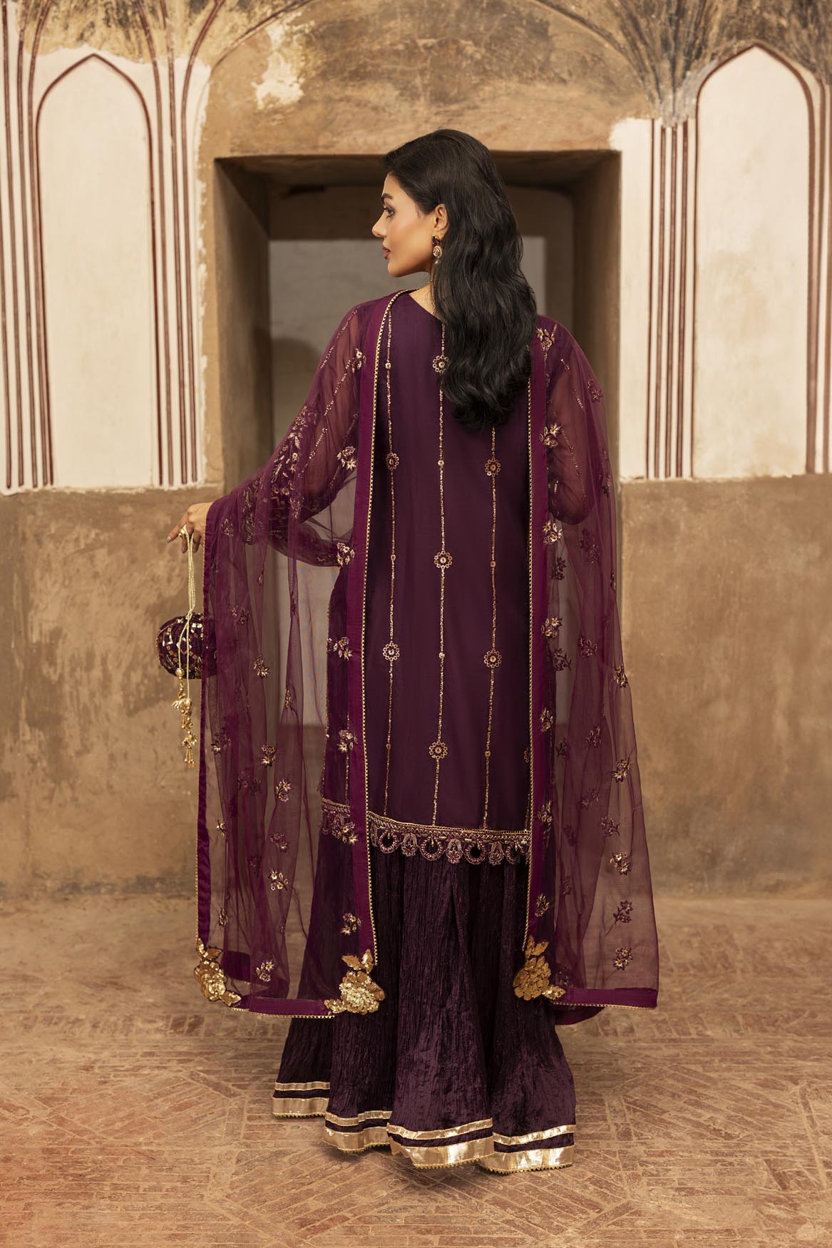 ZR-2550 | MANN Zahra Rubab