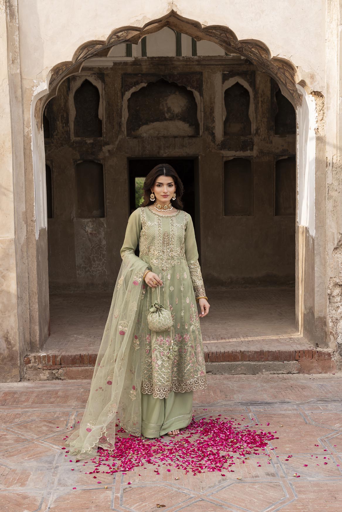 ZR-2553 | NOOR JAHAN Zahra Rubab