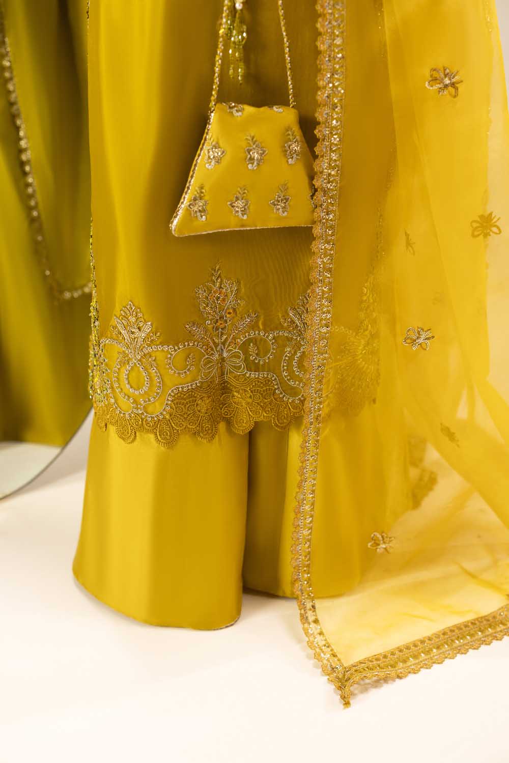 ZR-2610 | DHAANI Zahra Rubab